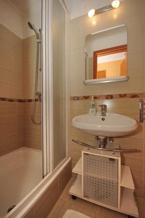 Vararok Apartman Gyula Ngoại thất bức ảnh