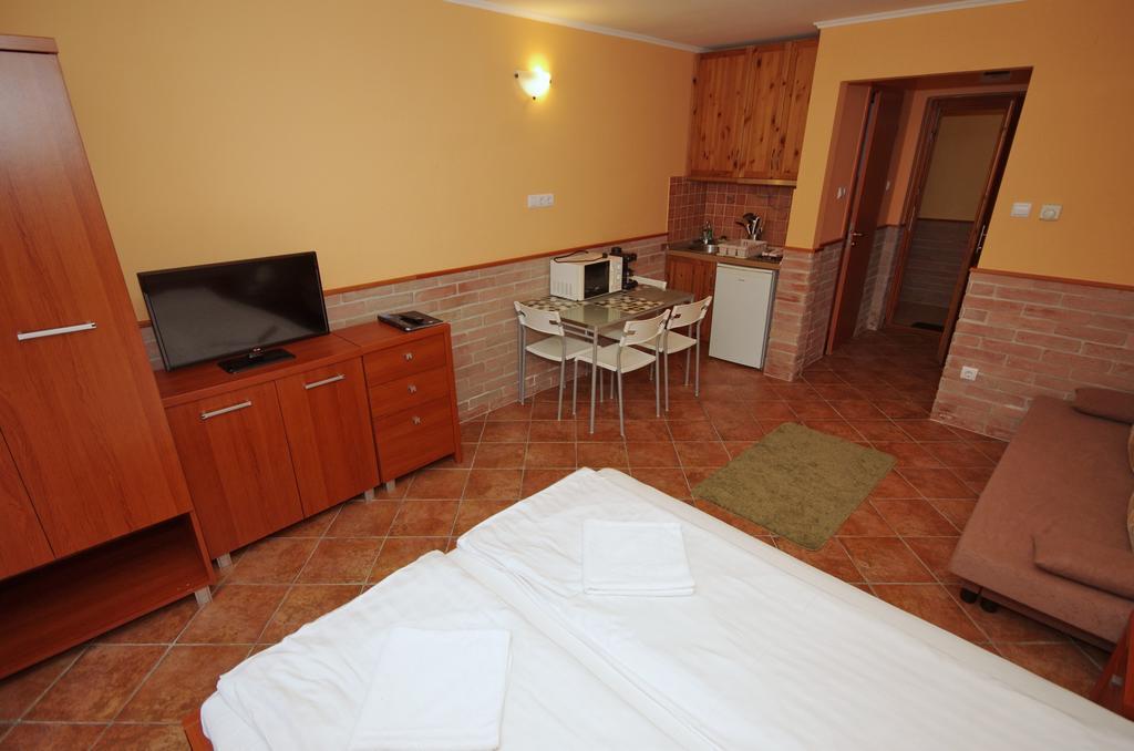 Vararok Apartman Gyula Ngoại thất bức ảnh