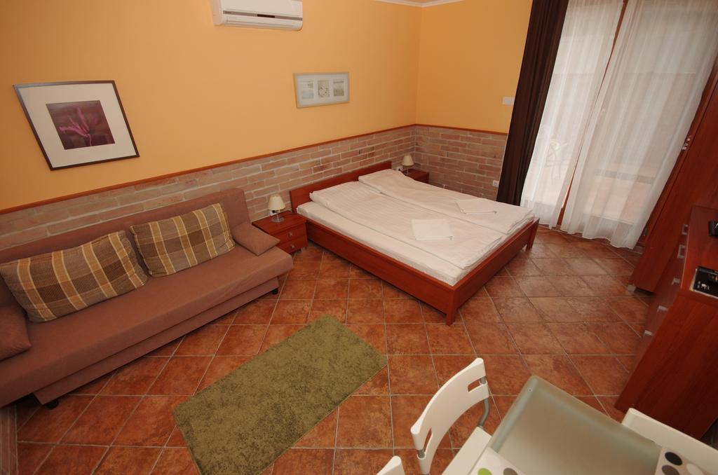 Vararok Apartman Gyula Ngoại thất bức ảnh