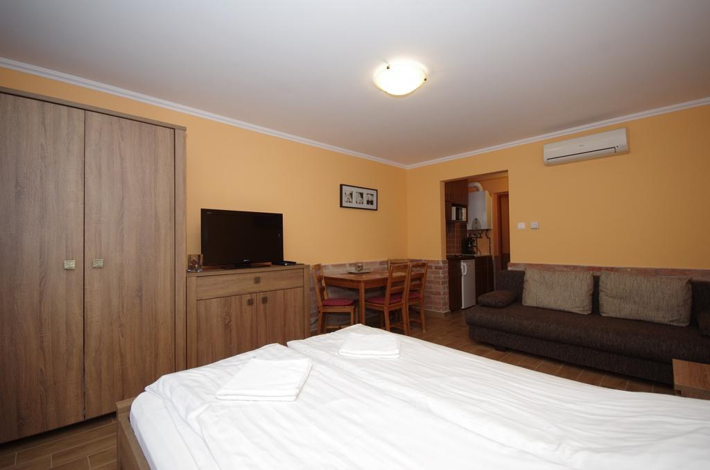 Vararok Apartman Gyula Ngoại thất bức ảnh