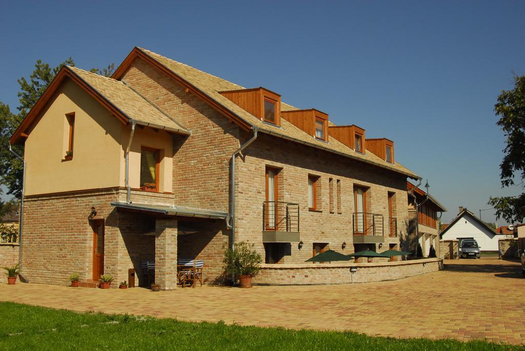 Vararok Apartman Gyula Ngoại thất bức ảnh